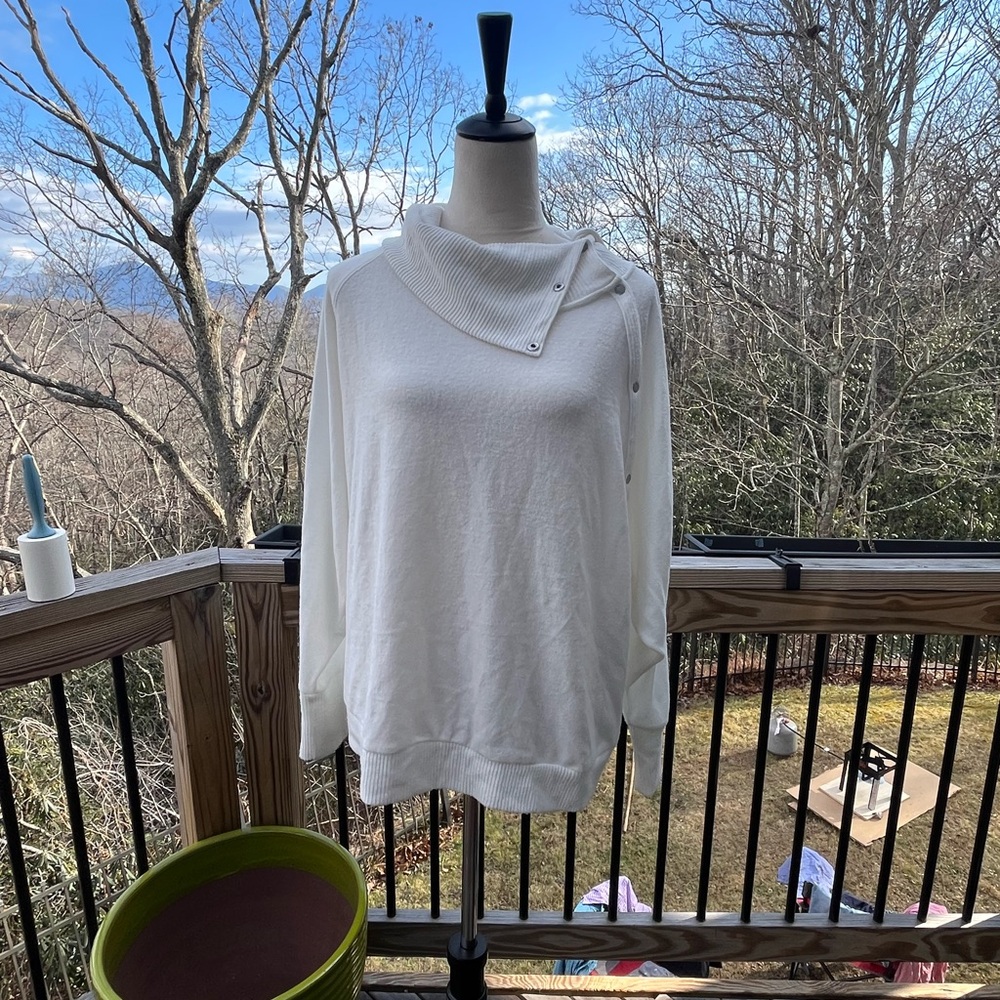Vince Camuto White Adjustable Sweater